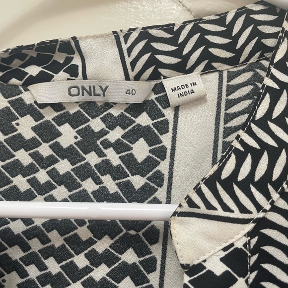 Tiered dress - Picture 4 of 5